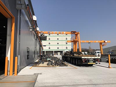 屋外-片脚2.8t走行クレーン